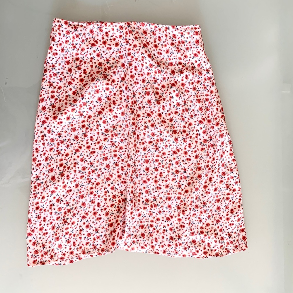 Cute Brandy Melville pencil flowy skirt